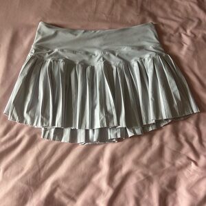 Chic White Pleated Mini Skirt